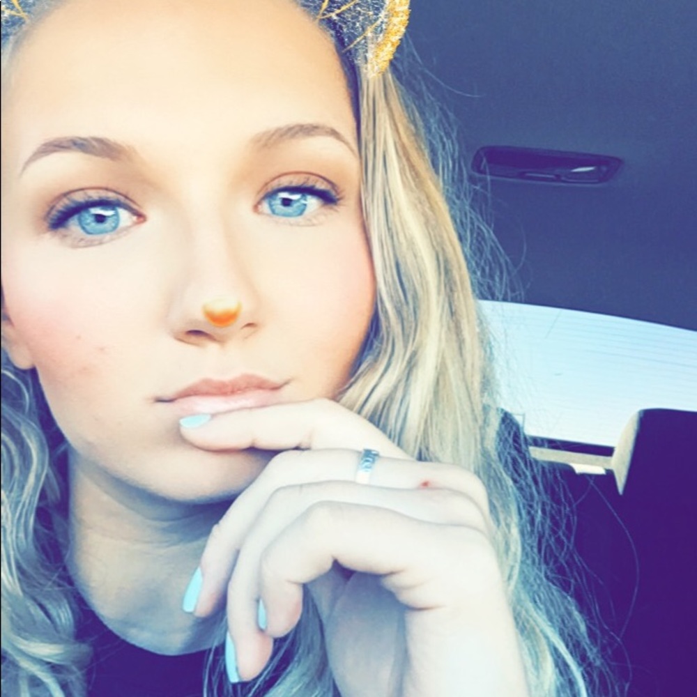 Meet your Posher, Ashley